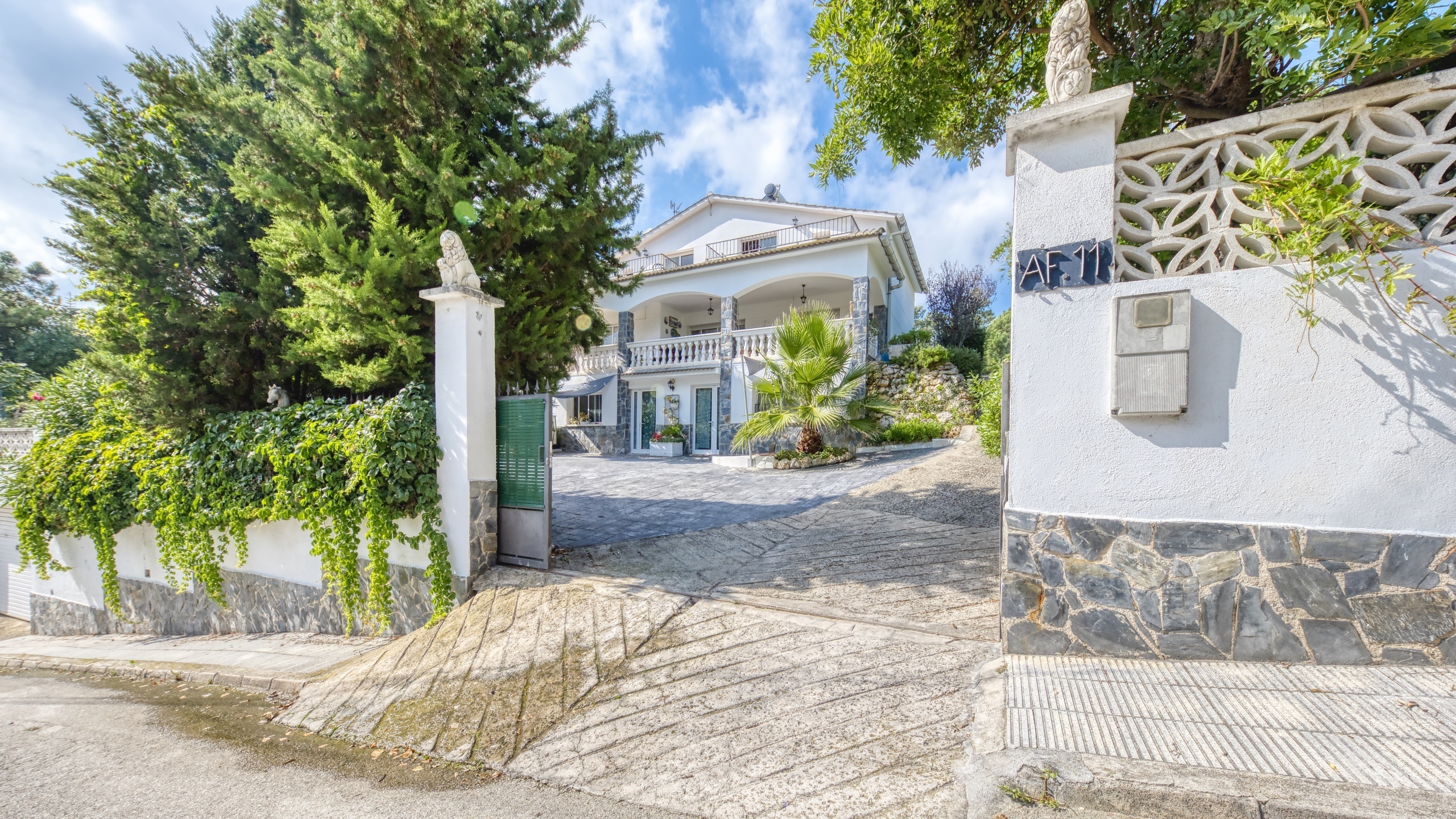 Ferienhäuser Costa Brava Spanien - Villa Geolouk - Street View Ankunft in der Unterkunft