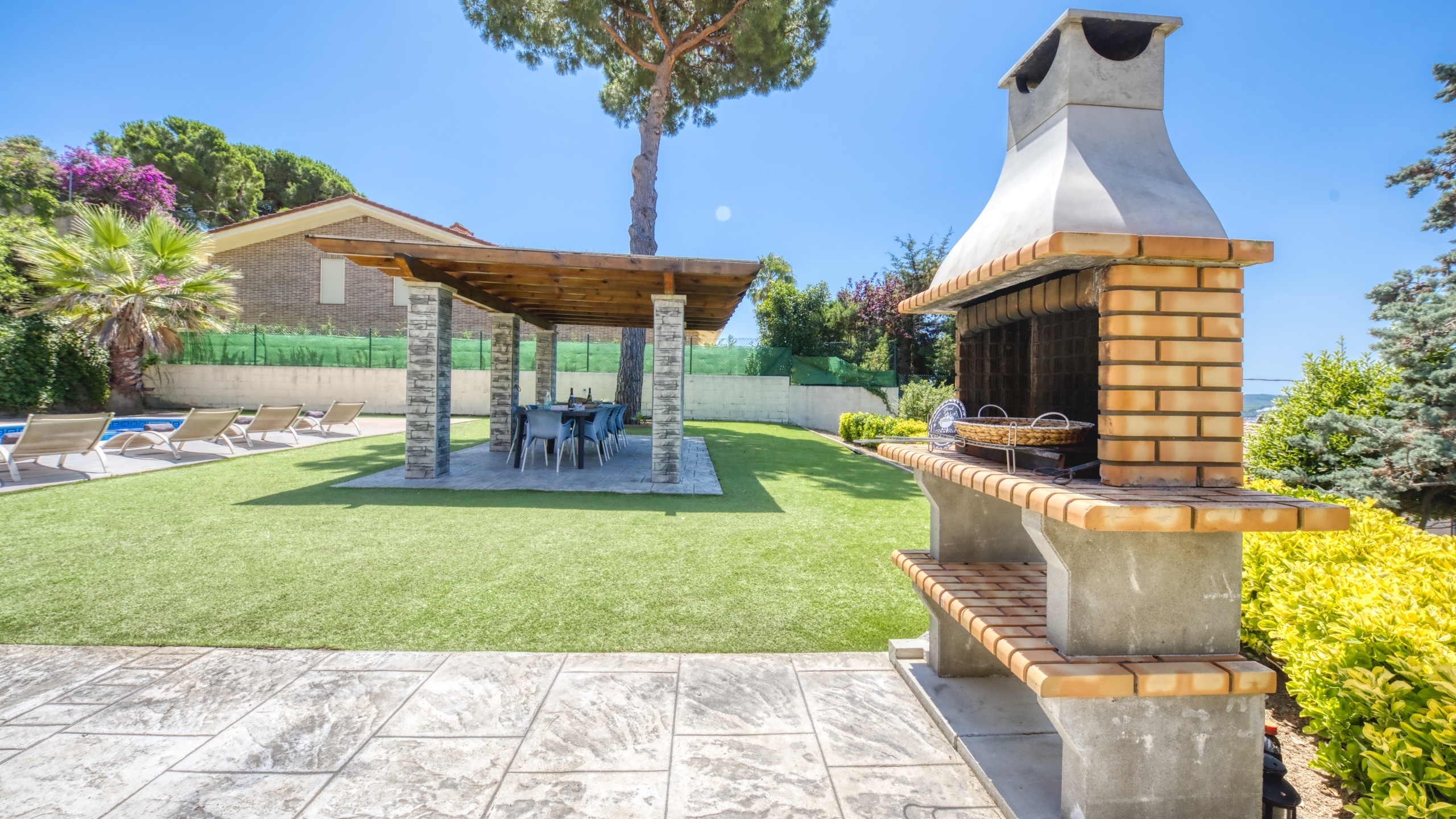 Ferienhäuser Costa Brava Spanien - Villa Paris - Grillplatz
