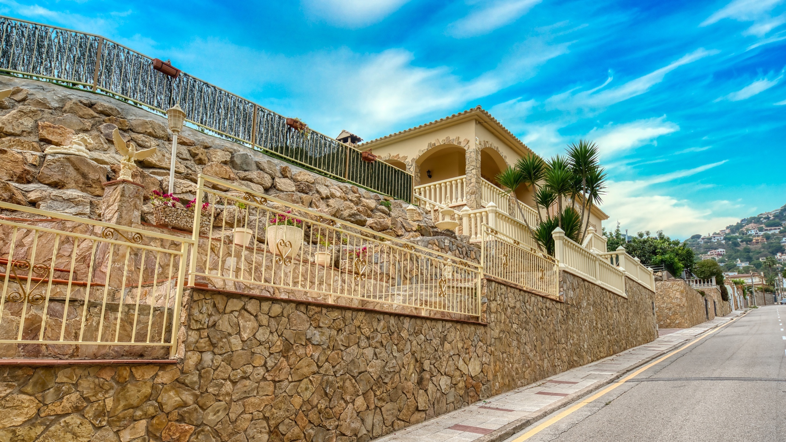 Ferienhäuser Costa Brava Spanien - Villa Sarai - Street View Ankunft in der Unterkunft