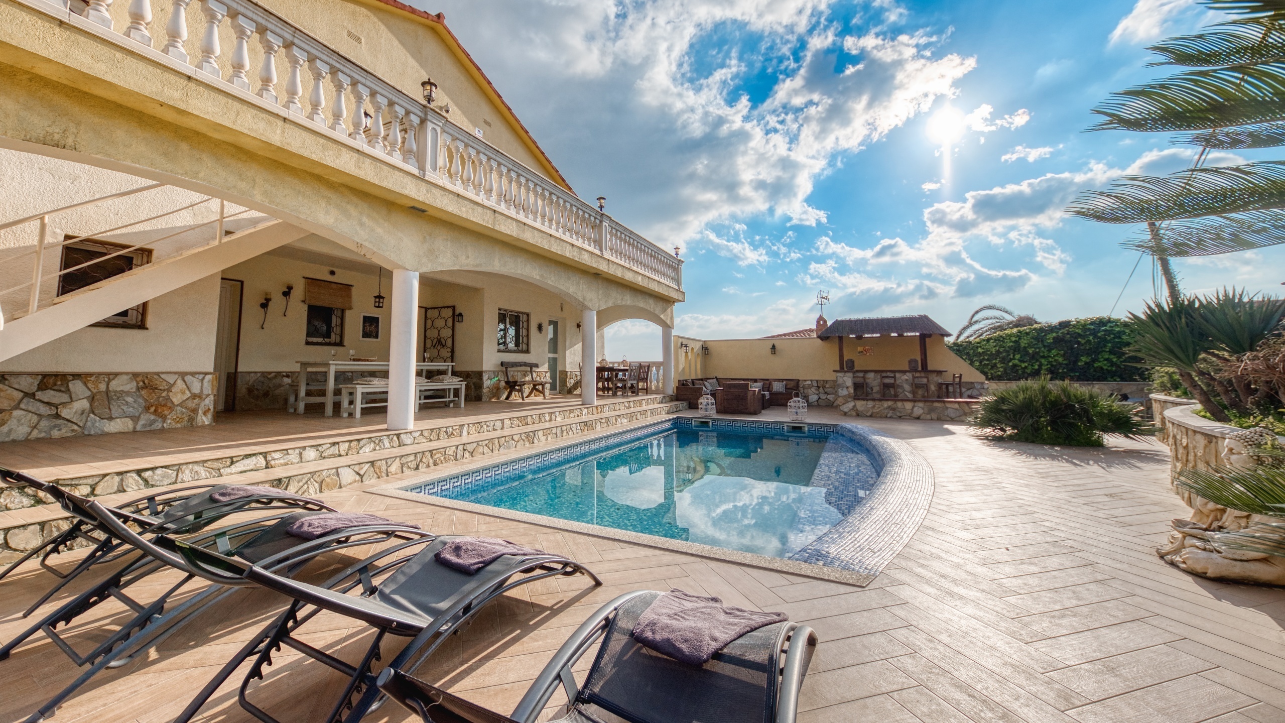 Ferienvilla Costa Brava Spanien - Villa Madonna - Sonnenliegen