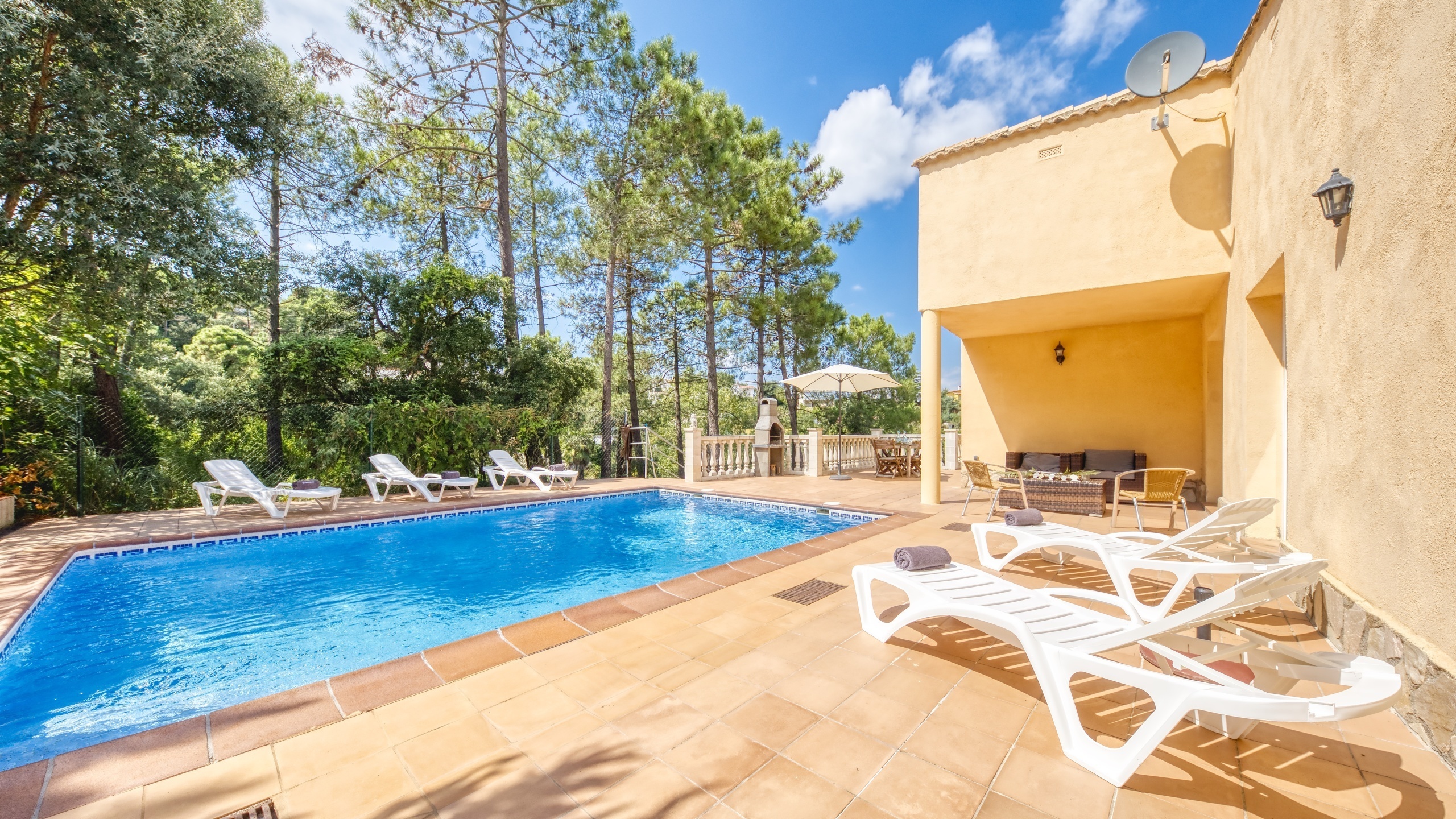 Ferienhäuser - Costa Brava - Spanien - Villa Esmee - Sonnenliegen