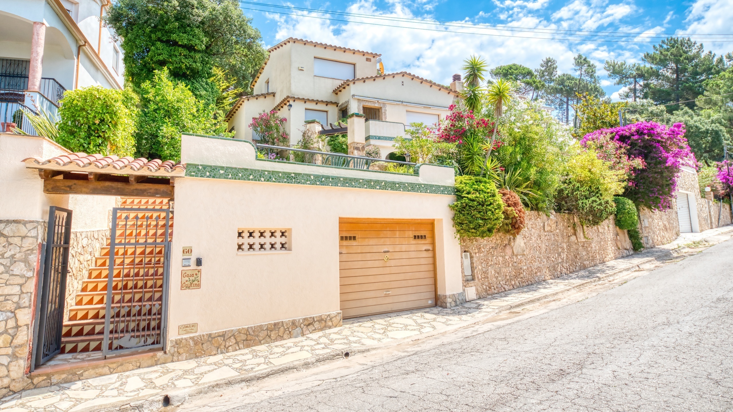 Ferienhäuser Costa Brava Spanien - Villa Cleo - Street View Ankunft in der Unterkunft