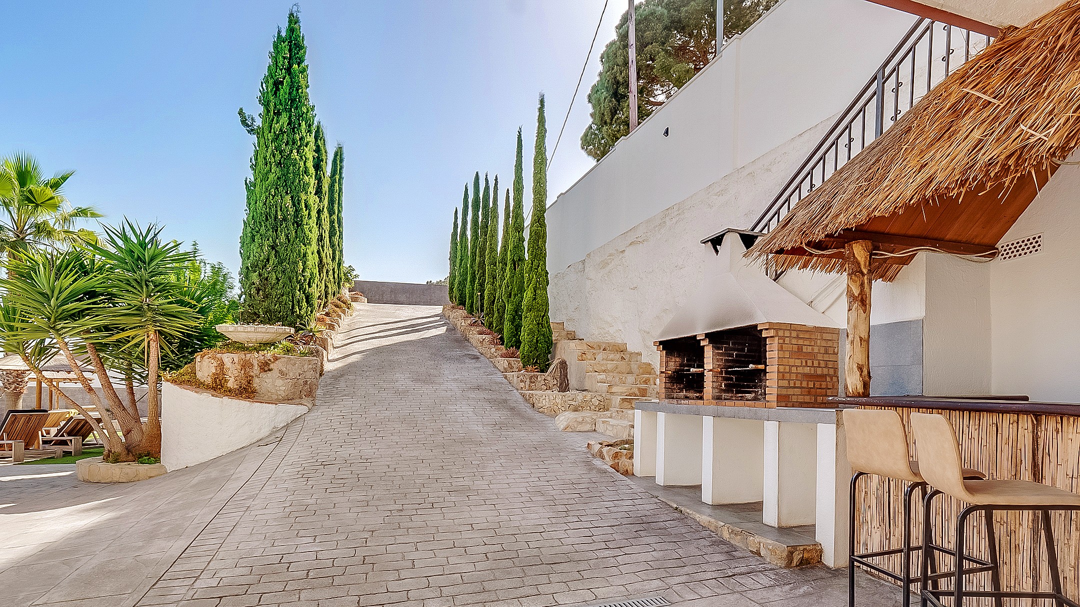 Ferienhäuser Costa Brava Spanien - Villa Tropicana - Auffahrt