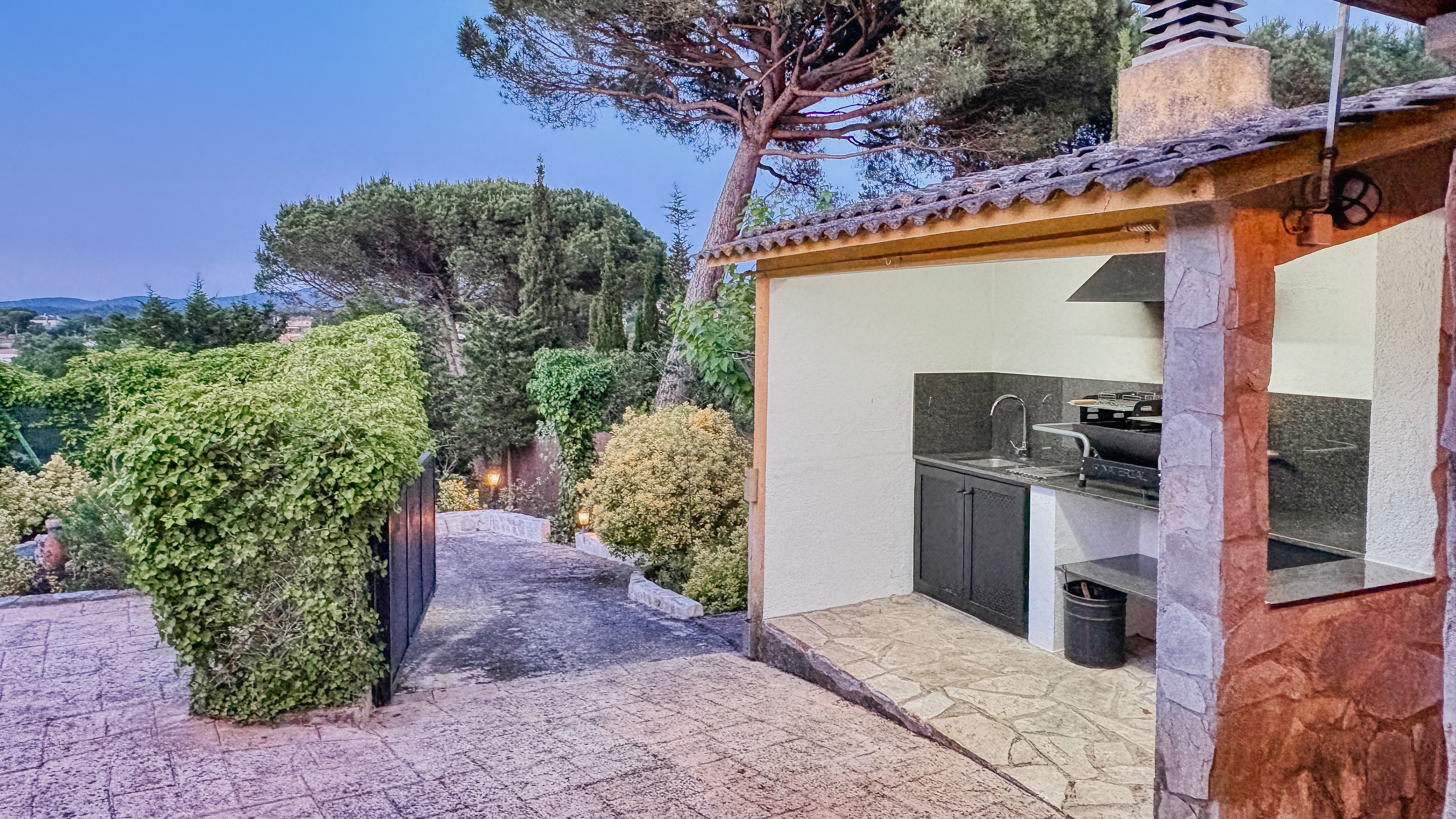 Ferienhäuser Costa Brava Spanien - Villa Iako - Grillplatz