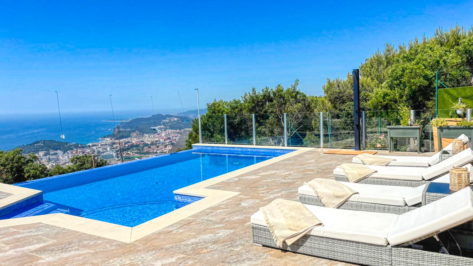 Ferienhäuser - Costa Brava - Spanien - Villa VistaMar - Sonnenliegen