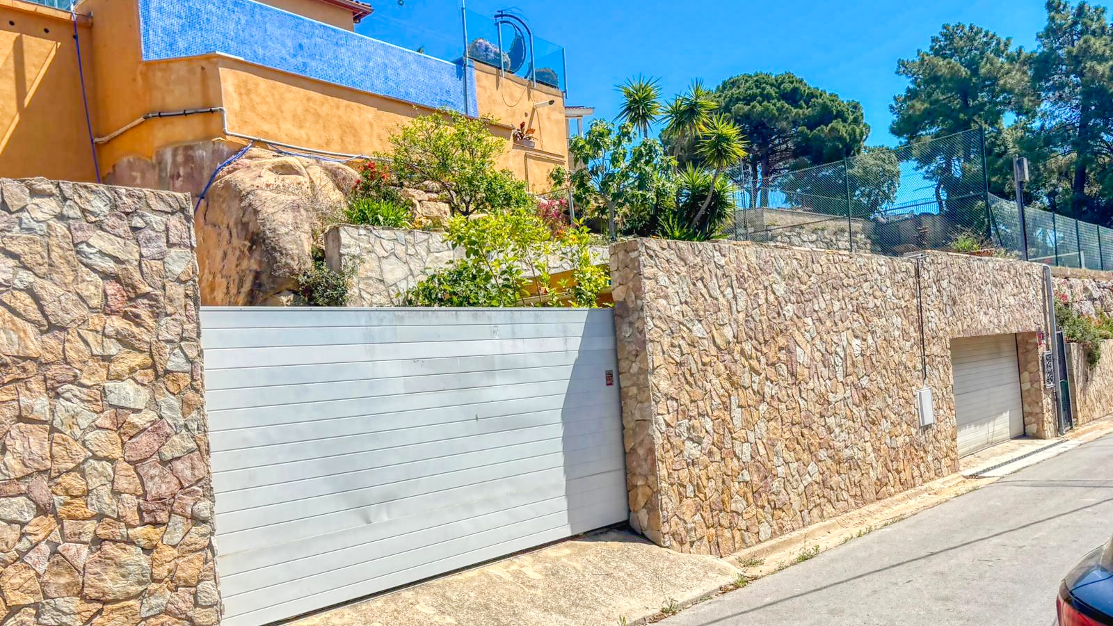 Ferienhäuser Costa Brava Spanien - Villa VistaMar - Street View Ankunft in der Unterkunft